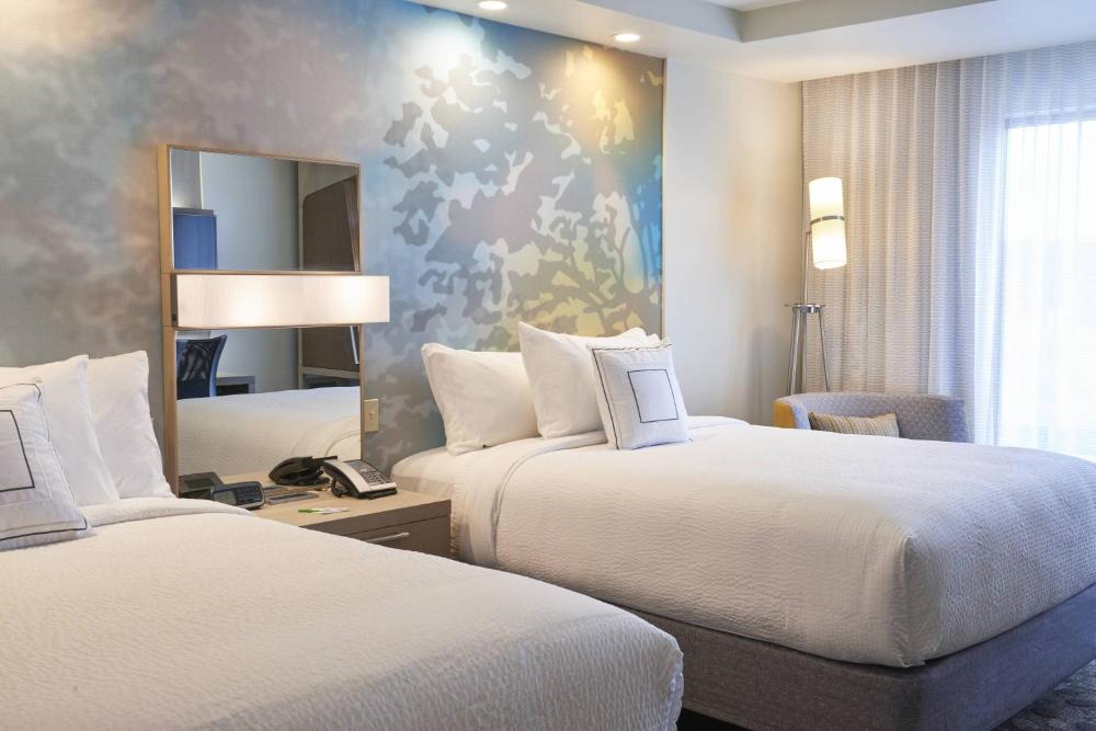 Queen Room with Two Queen Beds and Adapted Tub - Mobility and Hearing Accessible interior